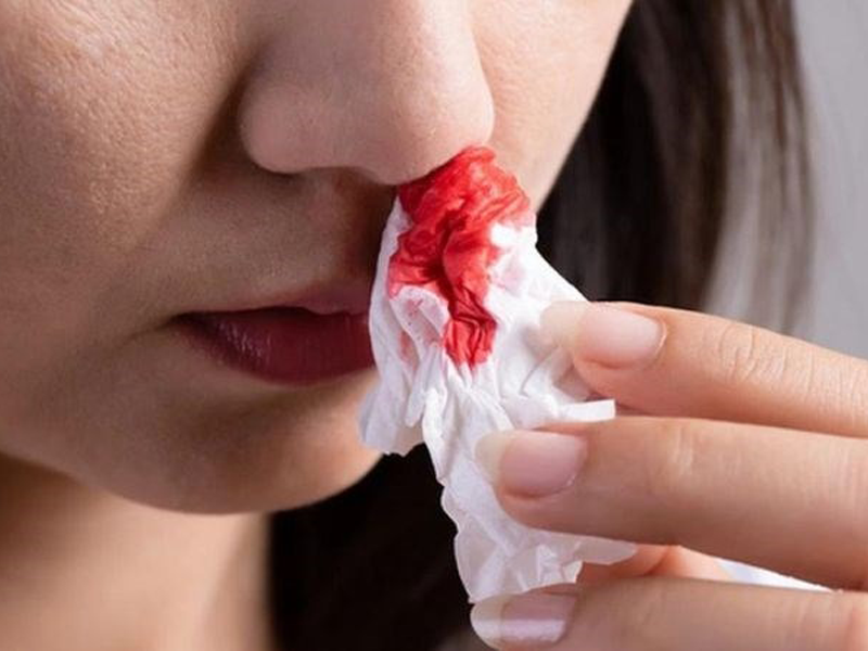 am-tinh-sot-xuat-huyet-dang-khoe-manh-bong-chay-mau-o-at