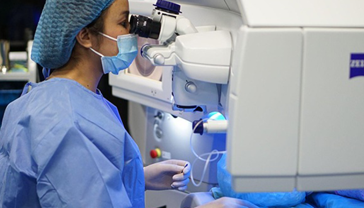 tam-biet-kinh-can-bang-relex-smile-chon-mat-gui-vang